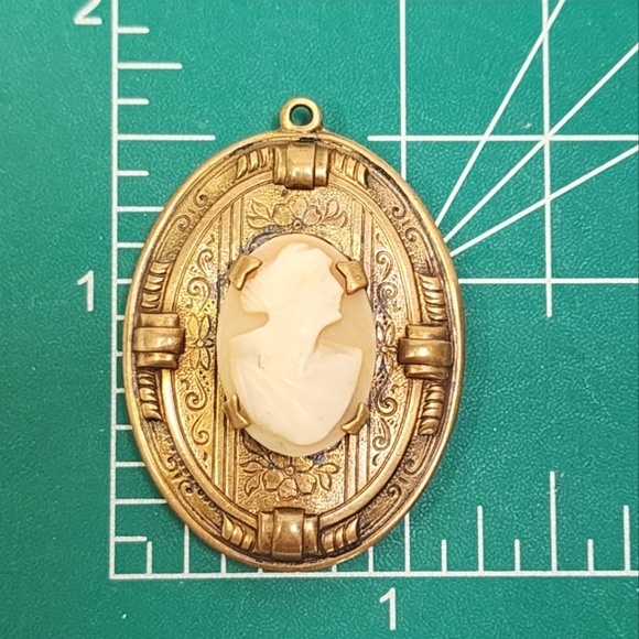 Vintage Cameo Brass Locket Pendant - Picture 2 of 9